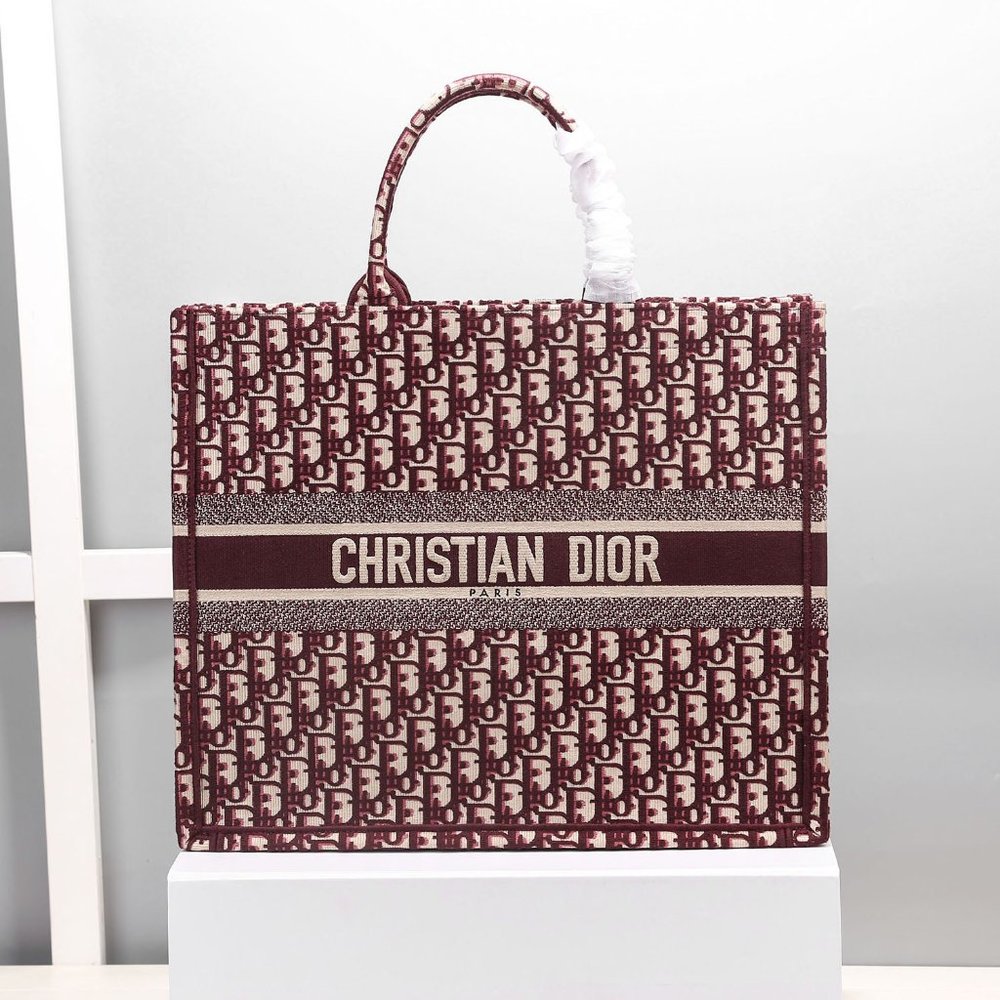 ✅Christian Dior Embroidered Red Tote